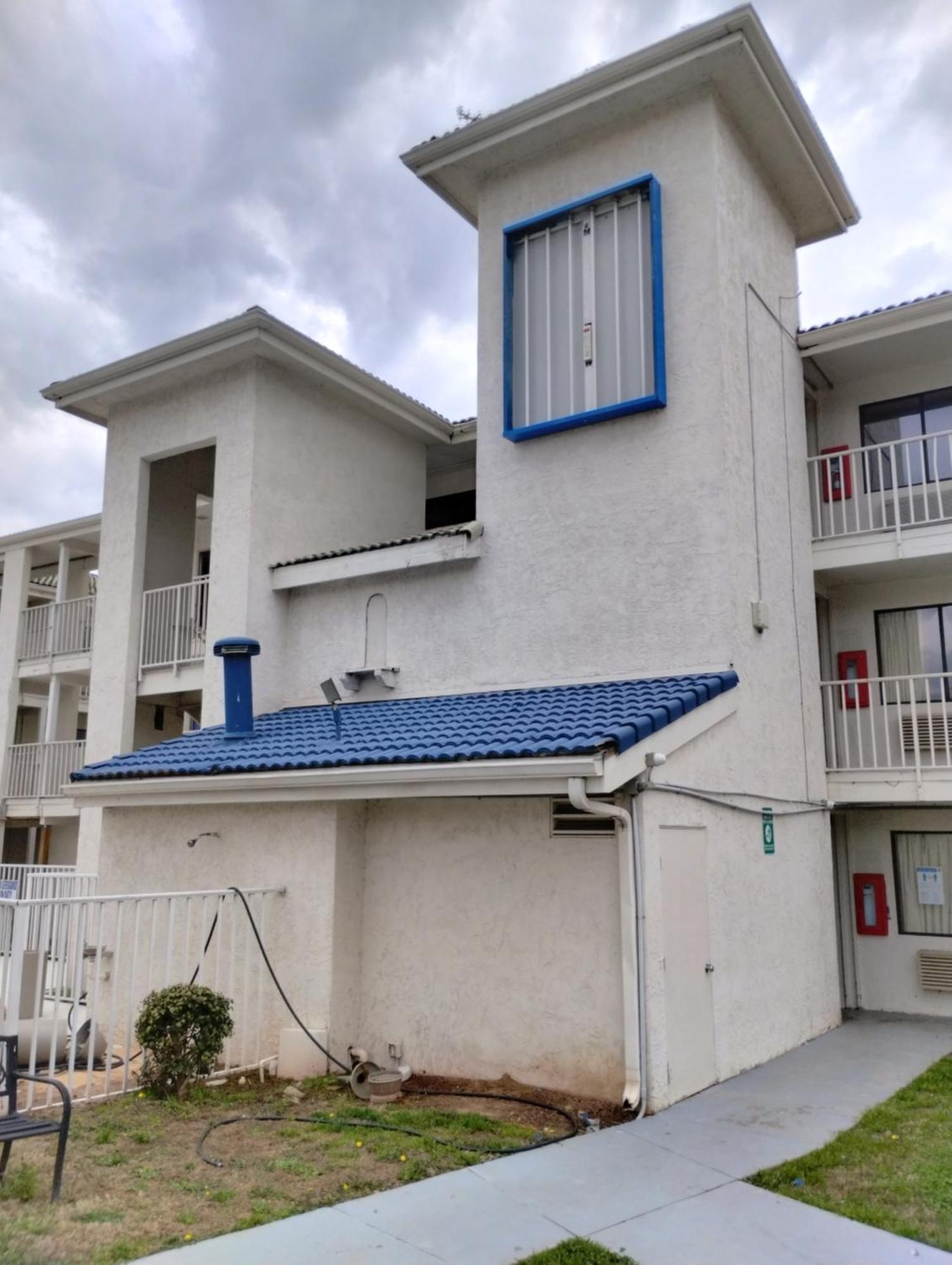 Motel 6 Columbia Exterior photo